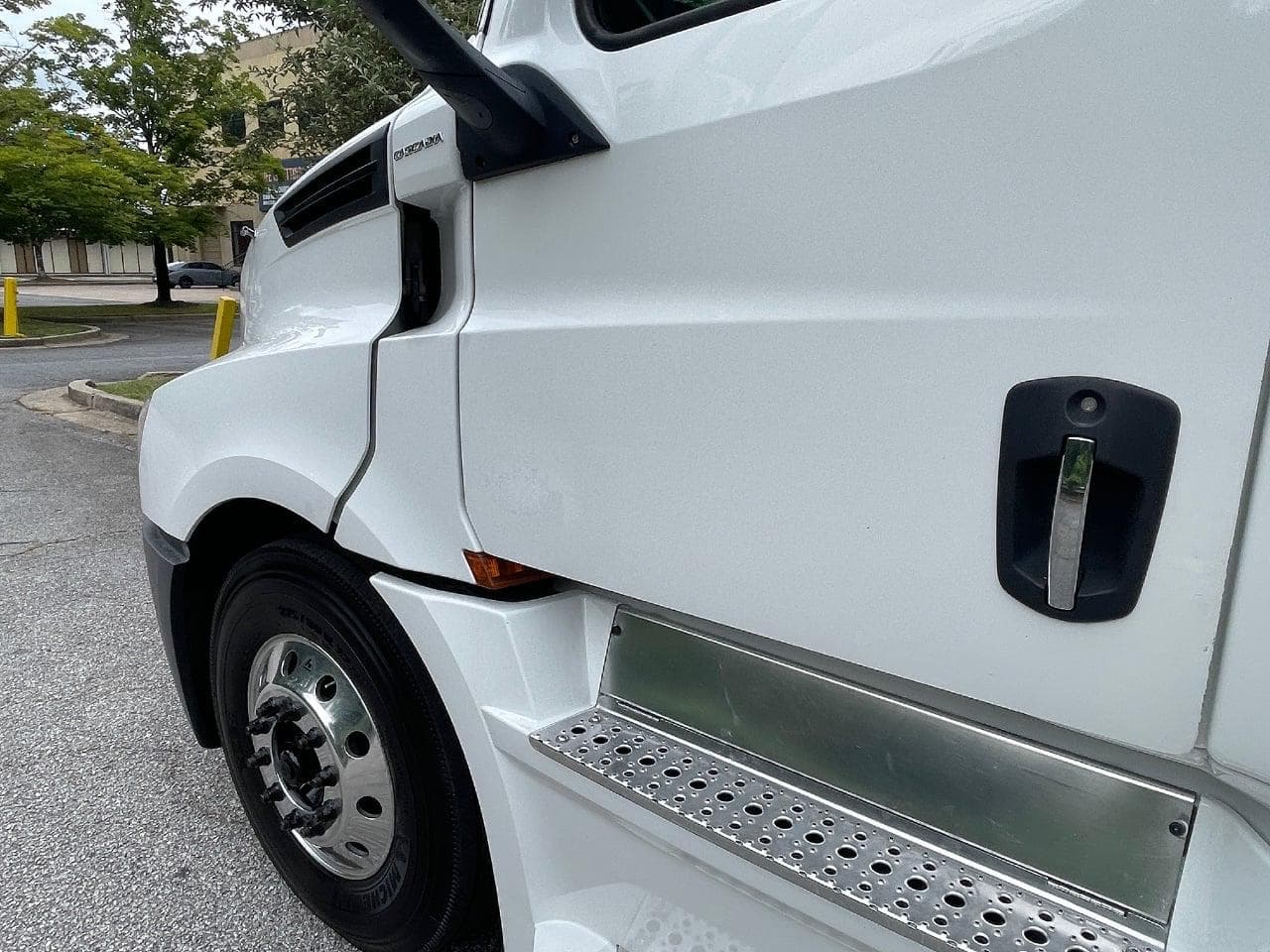 2019 Freightliner Cascadia 126 image 9