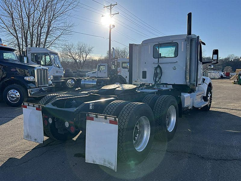 2022 Peterbilt 579 image 6