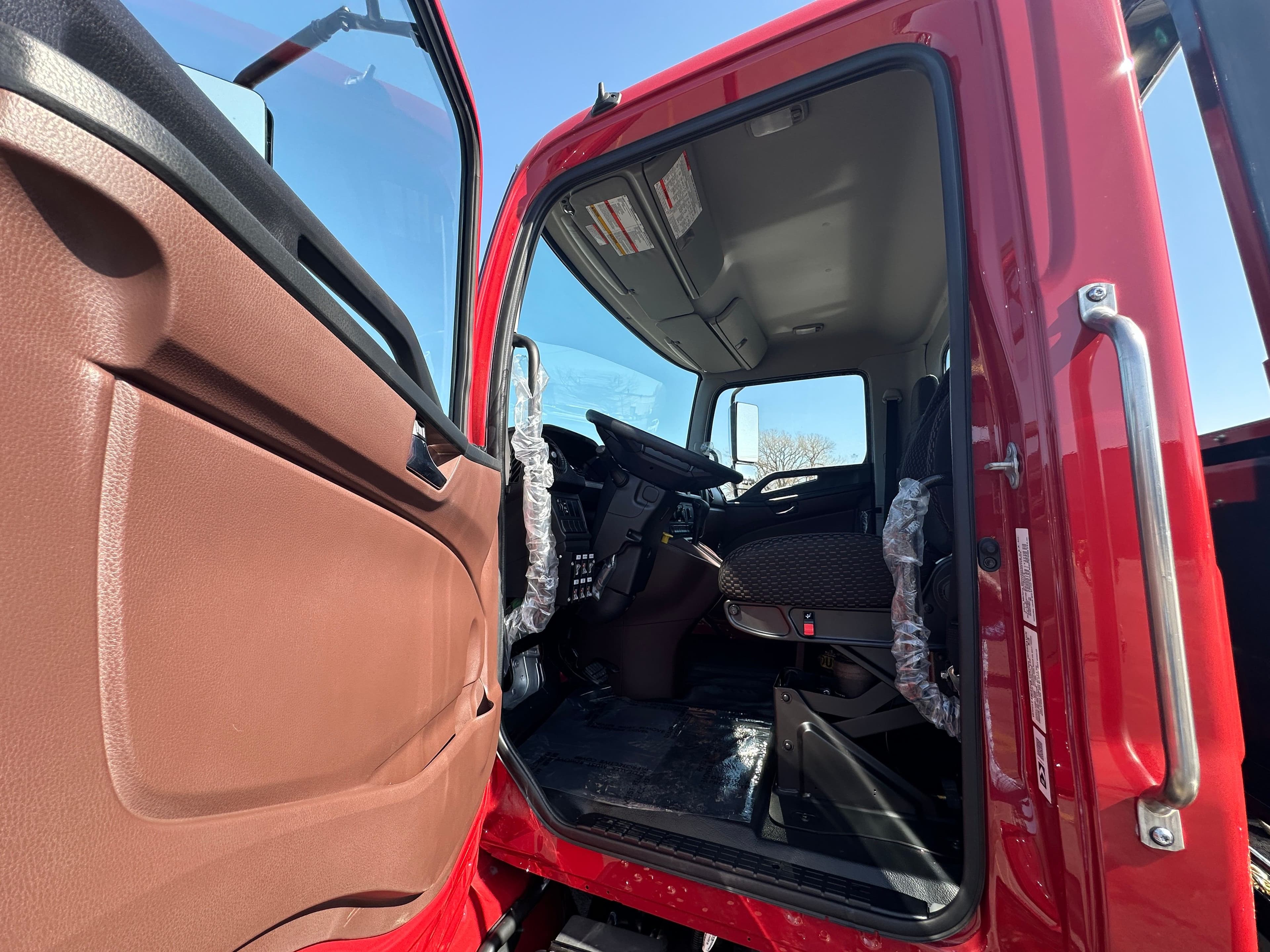 2025 Hino L6 CENTURY 21.5' STEEL CARRIER  (SK#: 6189C) image 10