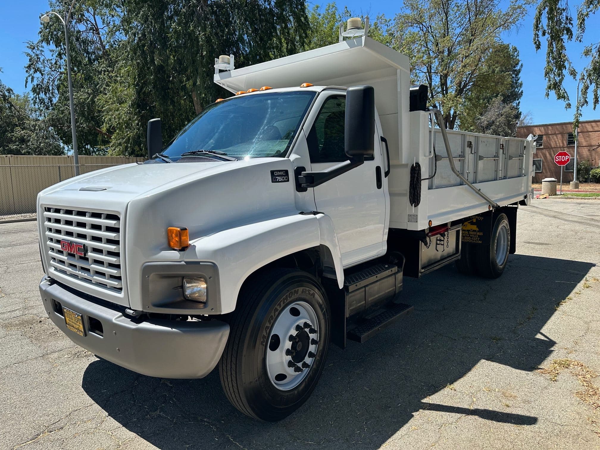 2009 GMC TOPKICK C7500 Dump Truck image 12