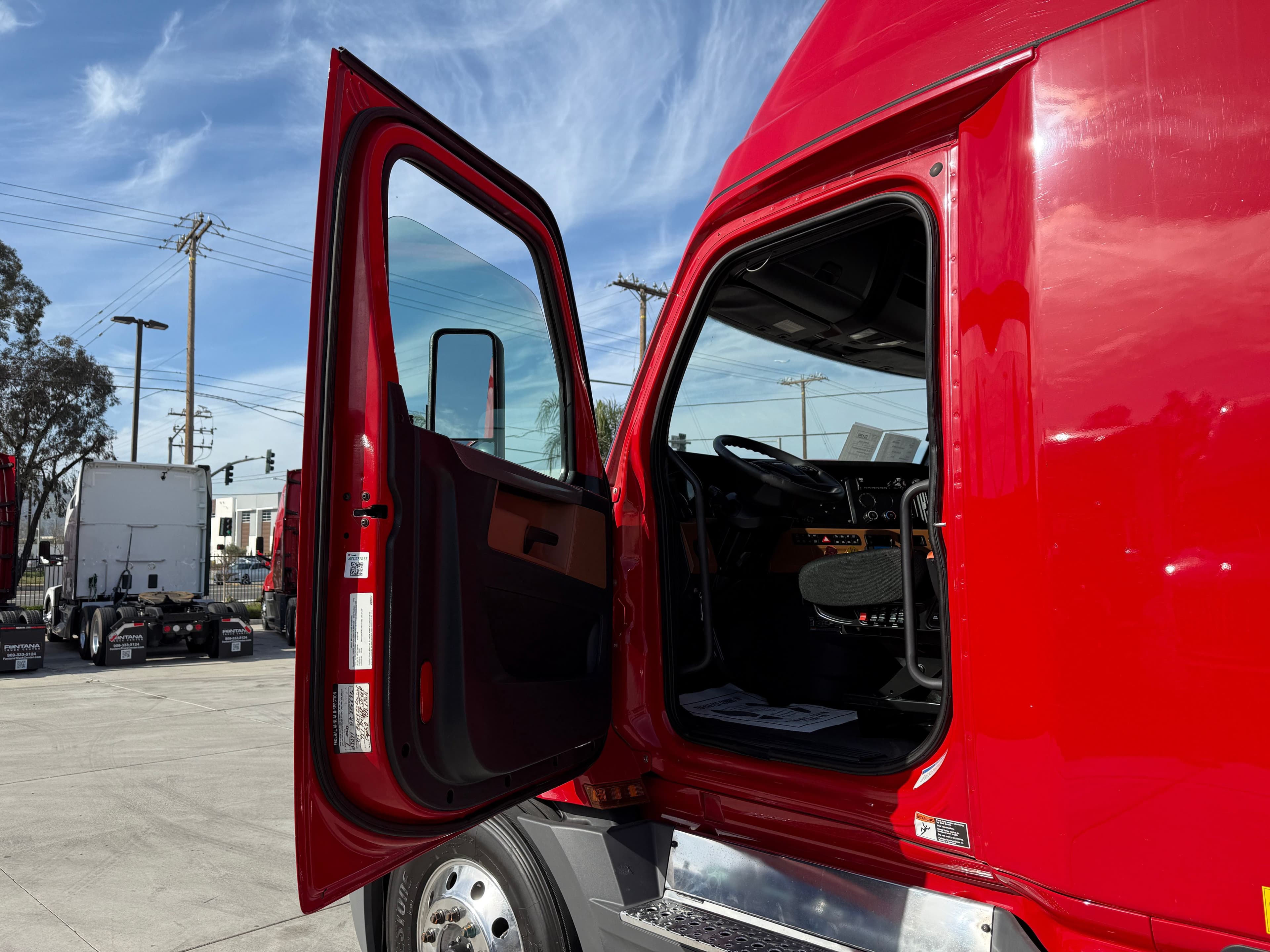 2020 Freightliner Cascadia 126 image 12