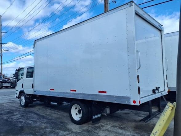 2024 Isuzu NPR HD image 4