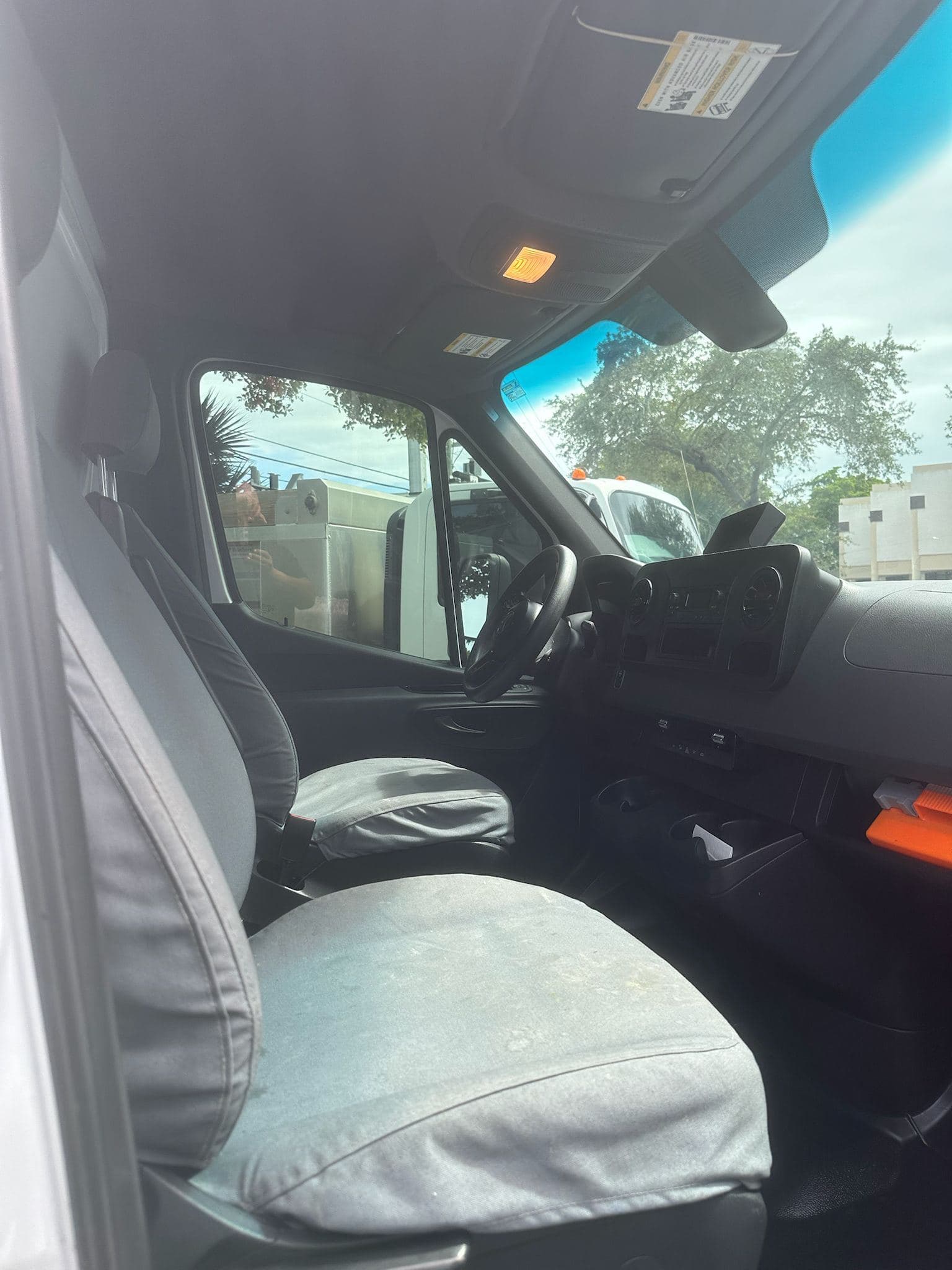 2021 Mercedes-Benz Sprinter image 3