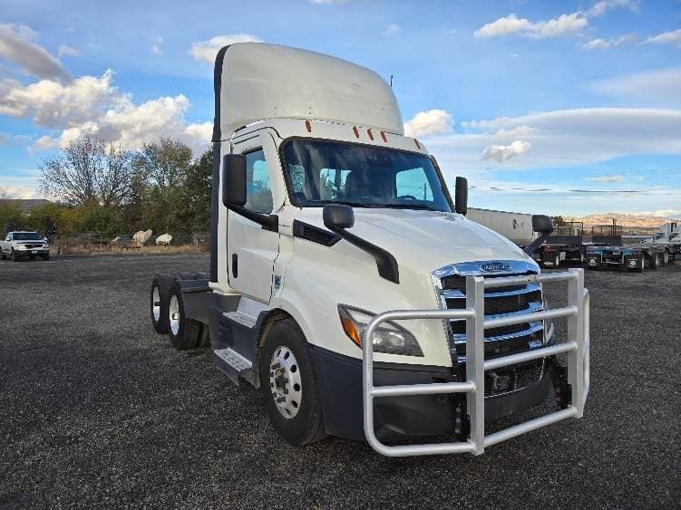 2021 Freightliner Cascadia image 8