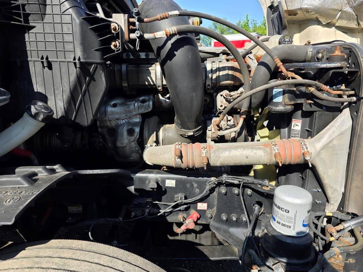 2019 Freightliner Cascadia image 12