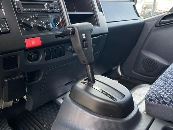 2024 Isuzu NRR image 16