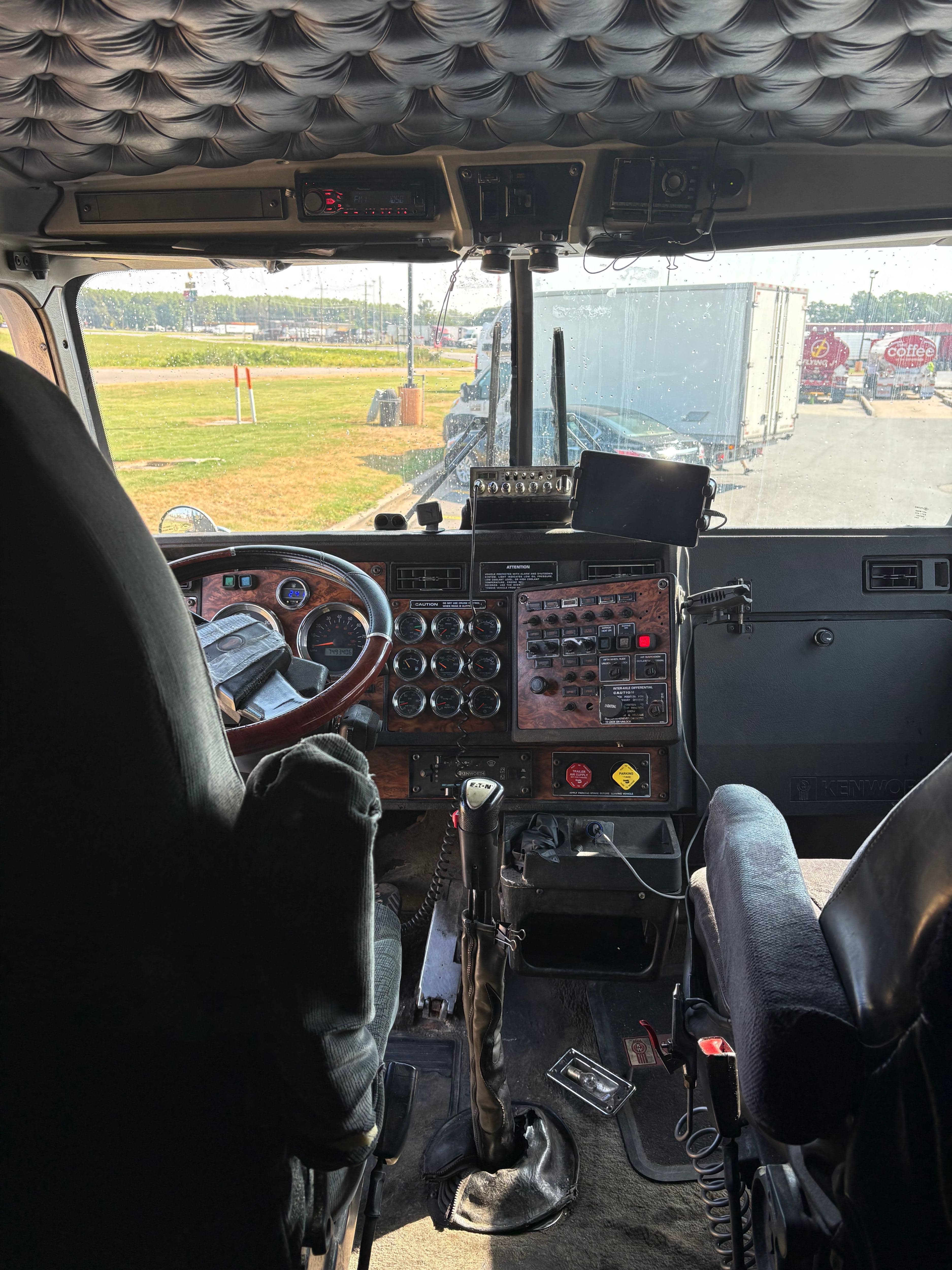 1999 Kenworth T600 image 4