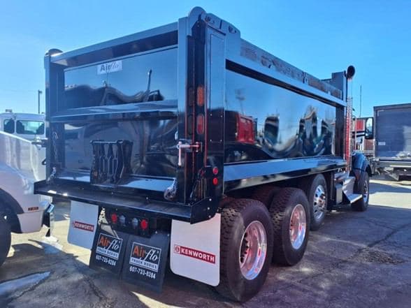 2025 Kenworth T880 image 6