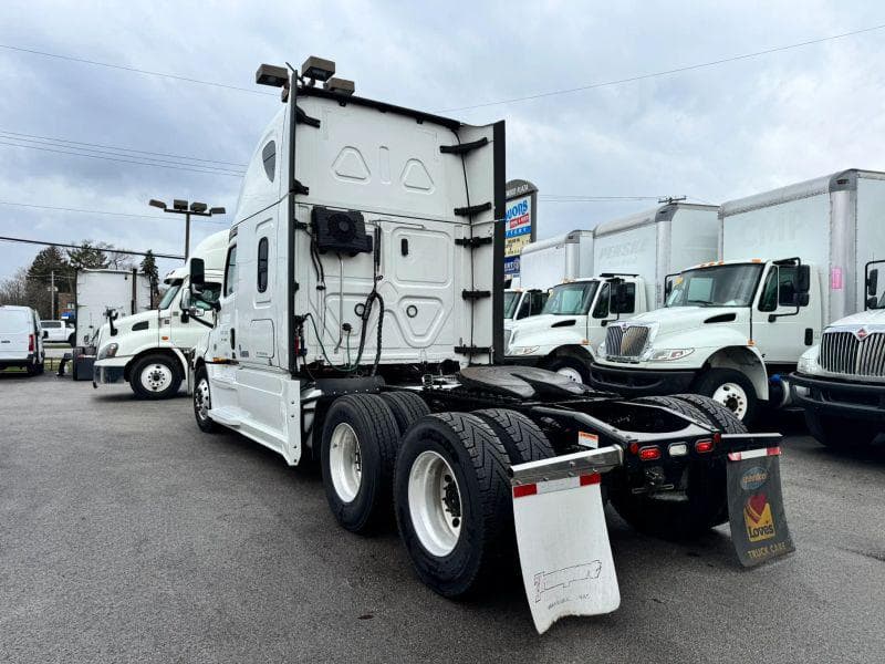 2021 Freightliner Cascadia image 8