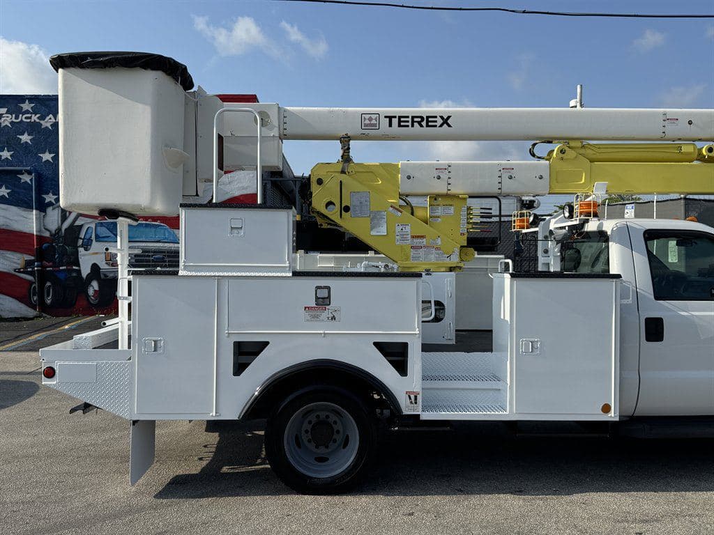 2016 Ford F550 image 15
