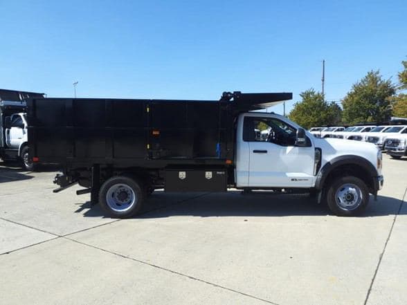 2024 Ford F550 image 2