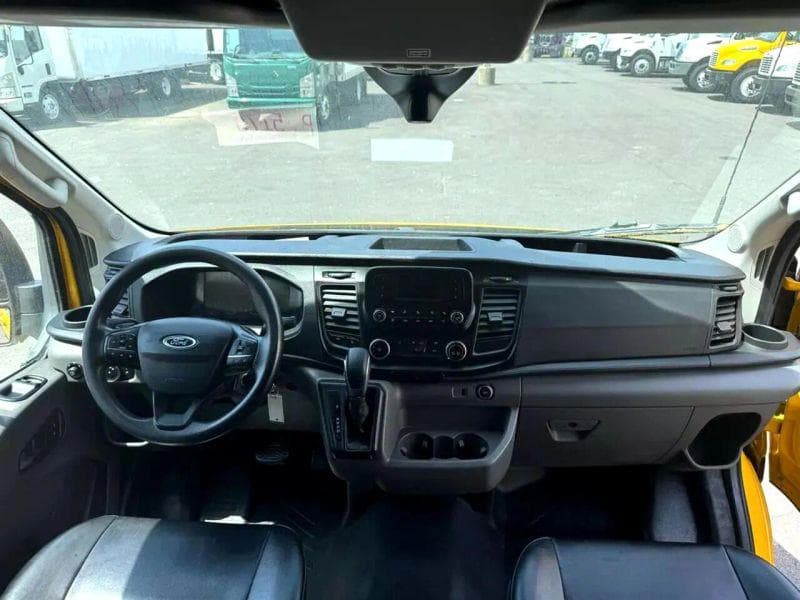 2020 Ford CF8000 image 17