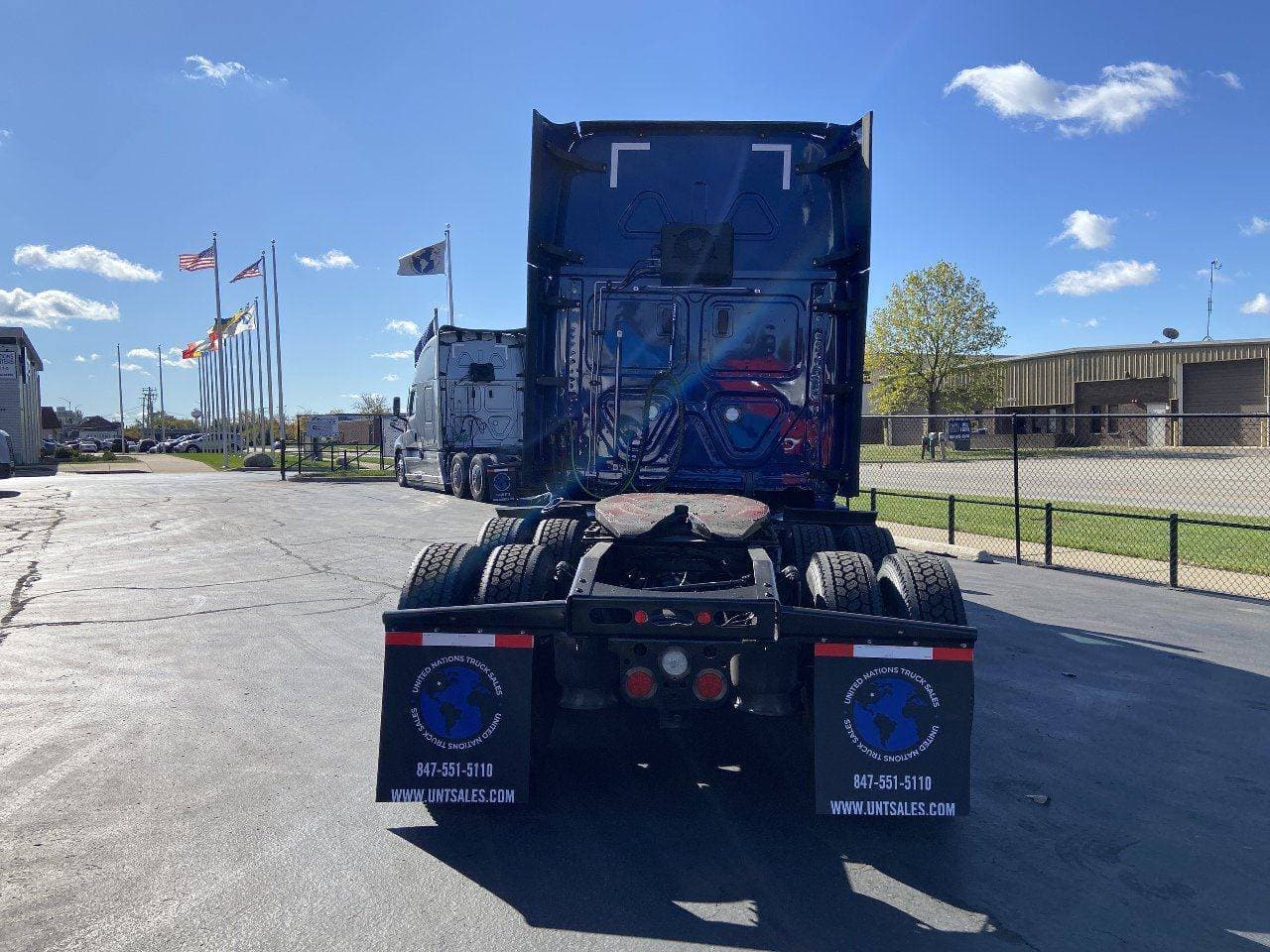 2022 FREIGHTLINER Cascadia CA126 * Tandem Axle Sleeper image 6