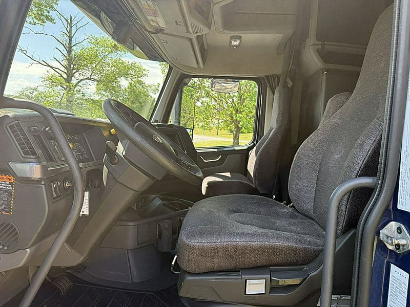 2024 Volvo VNL760 image 2