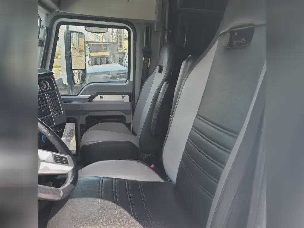 Used 2020 MACK Conventional - Sleeper Truck image 7