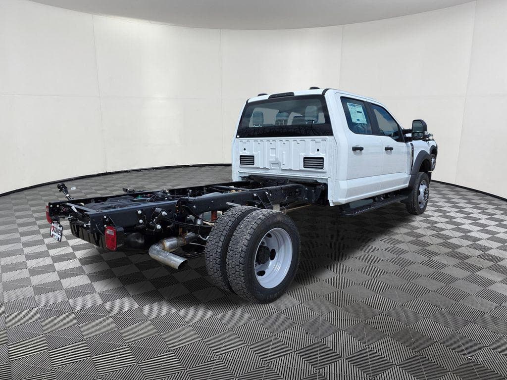 2026 Ford F-450SD XL DRW CAB CHASSIS image 9