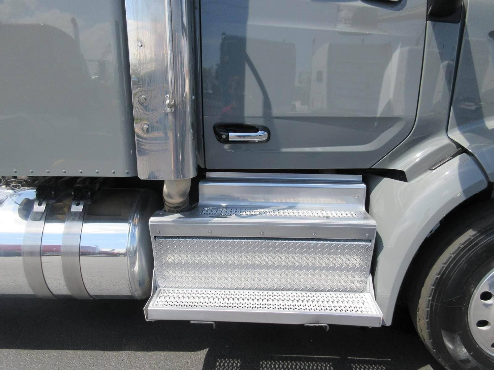 2023 Peterbilt 567 image 7