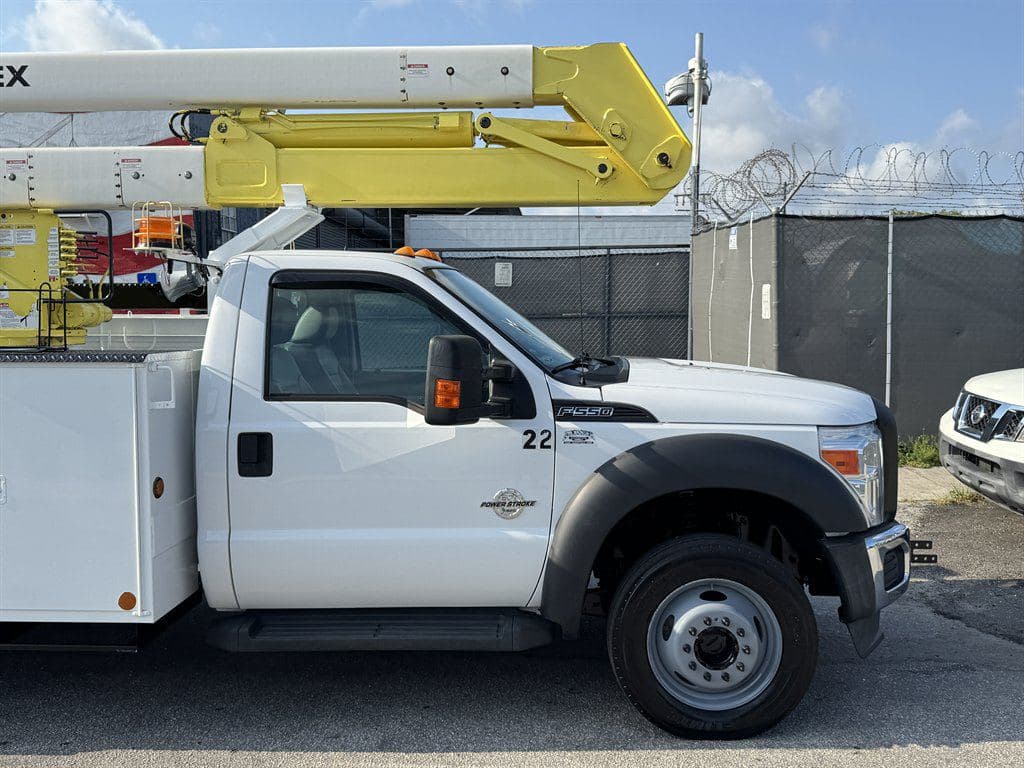 2016 Ford F550 image 16