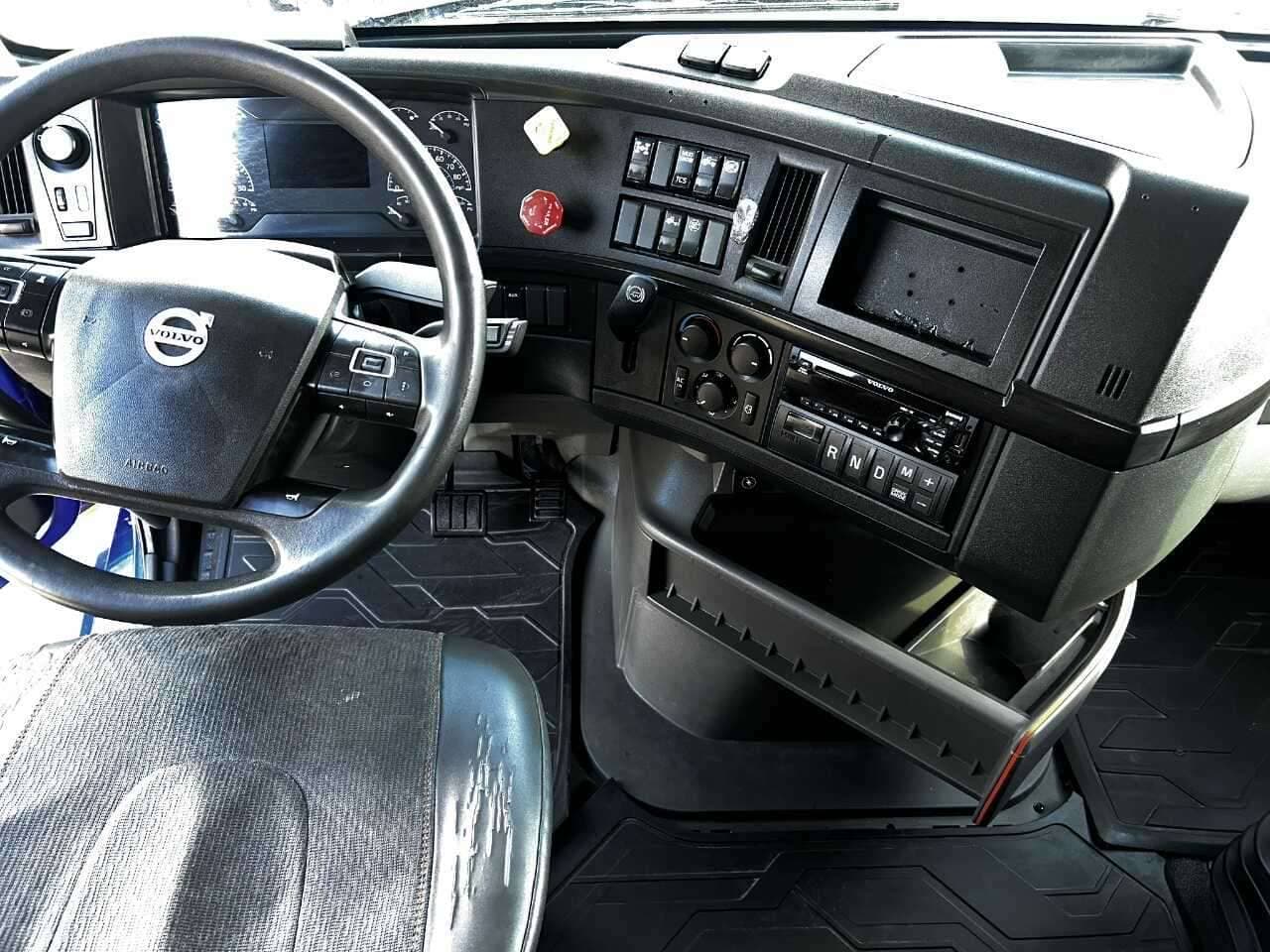 2022 Volvo VNL image 2