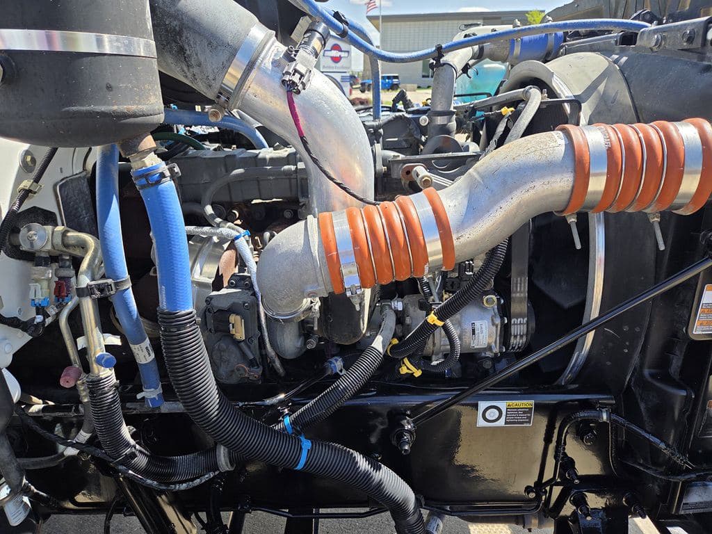 Used 2020 PETERBILT 330 image 10