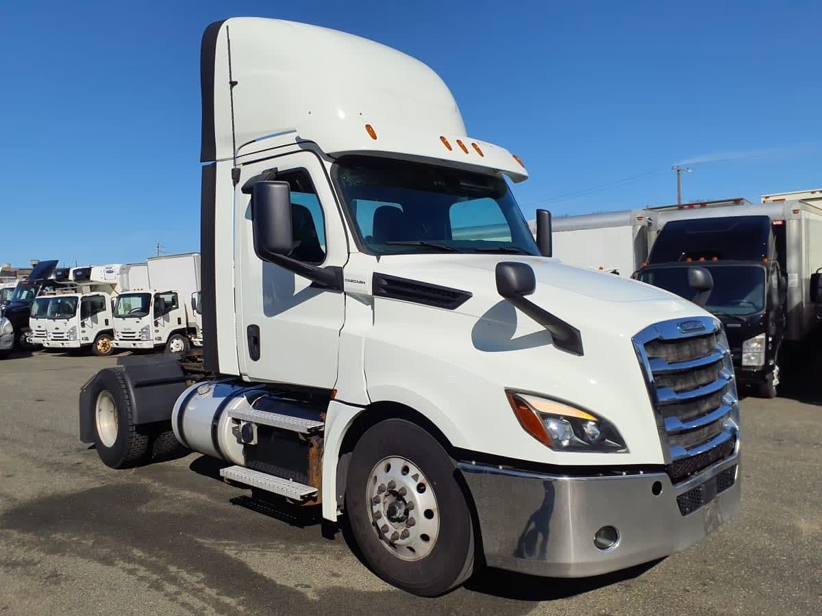 Used 2019 FREIGHTLINER Conventional - Day Cab - CASCADIA 126 image 3