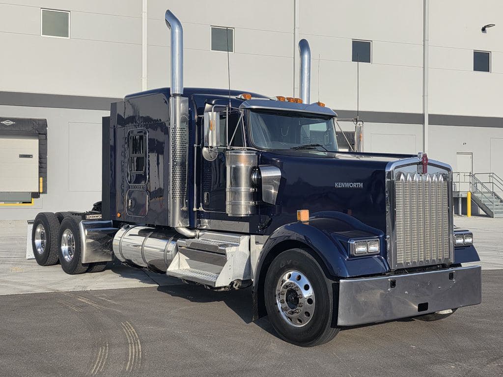 Used 2023 KENWORTH W900L image 6