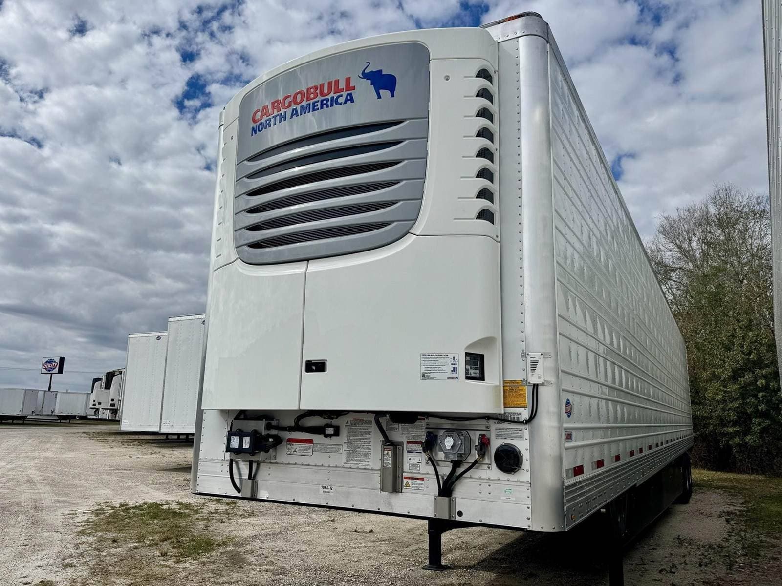 2027 Utility 3000R image 1