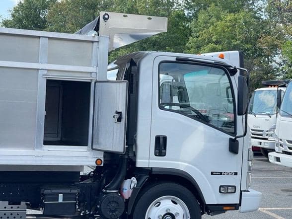 2024 Isuzu NRR image 30