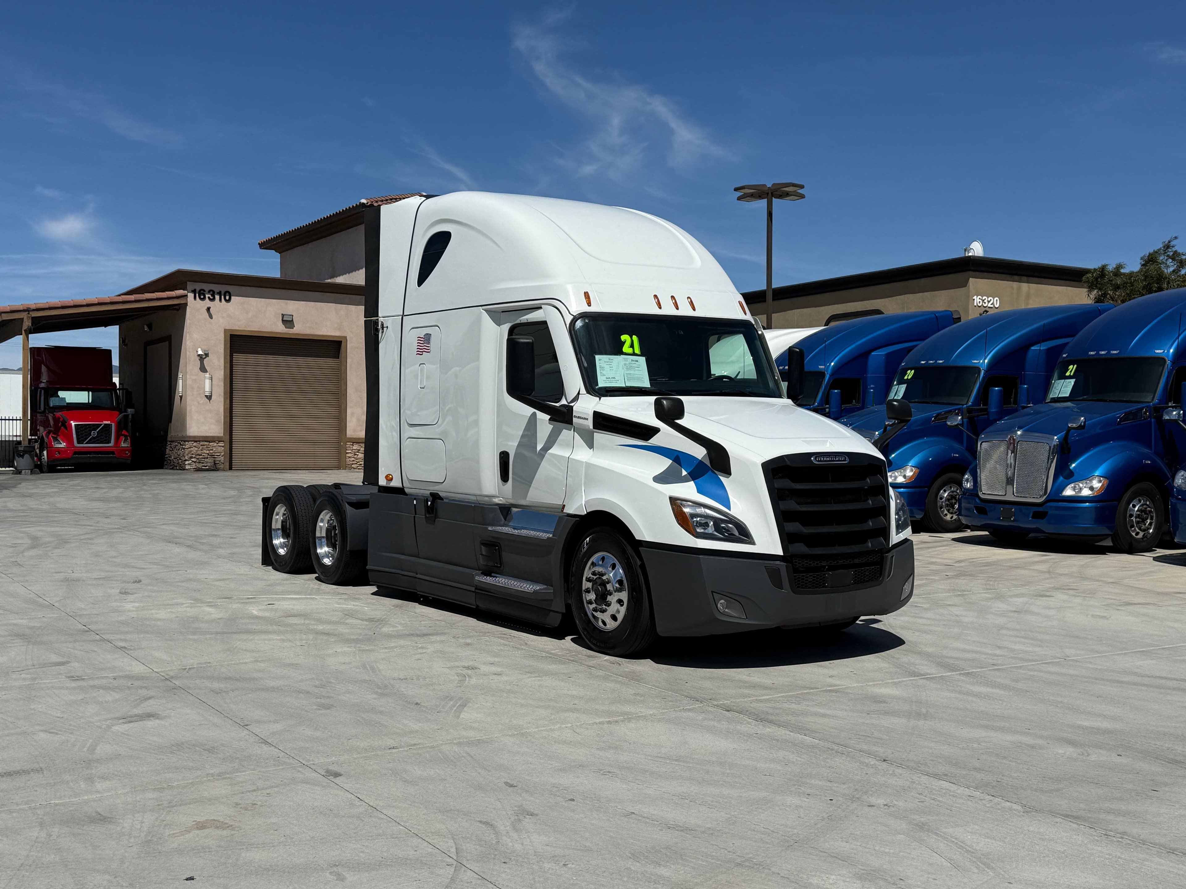 2021 Freightliner Cascadia 126 image 3