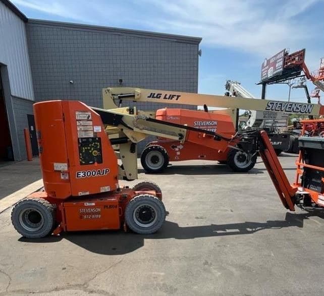 2015 JLG E300AJP PL8114 image 2
