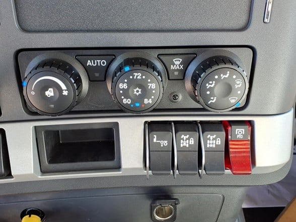 2026 Kenworth T880 image 17