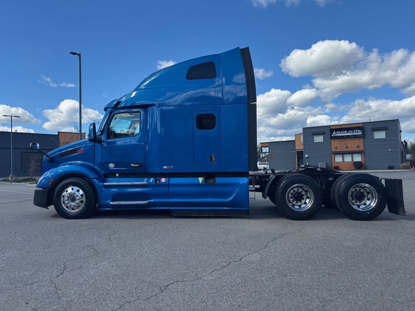 2022 Peterbilt 579 image 6