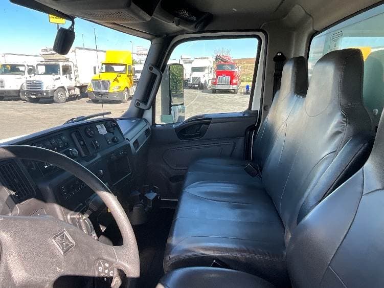 2022 International MV607 Box Truck - 220HP, 6 Speed Automatic, Roll up Door image 19