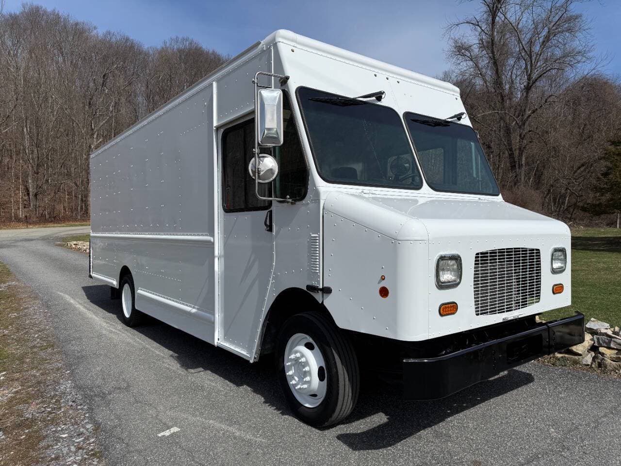 2021 Ford Stripped Chassis image 2