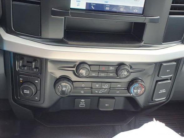 2025 Ford F550 image 11