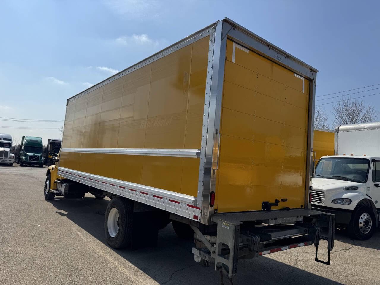 2019 Freightliner M2 106 image 7