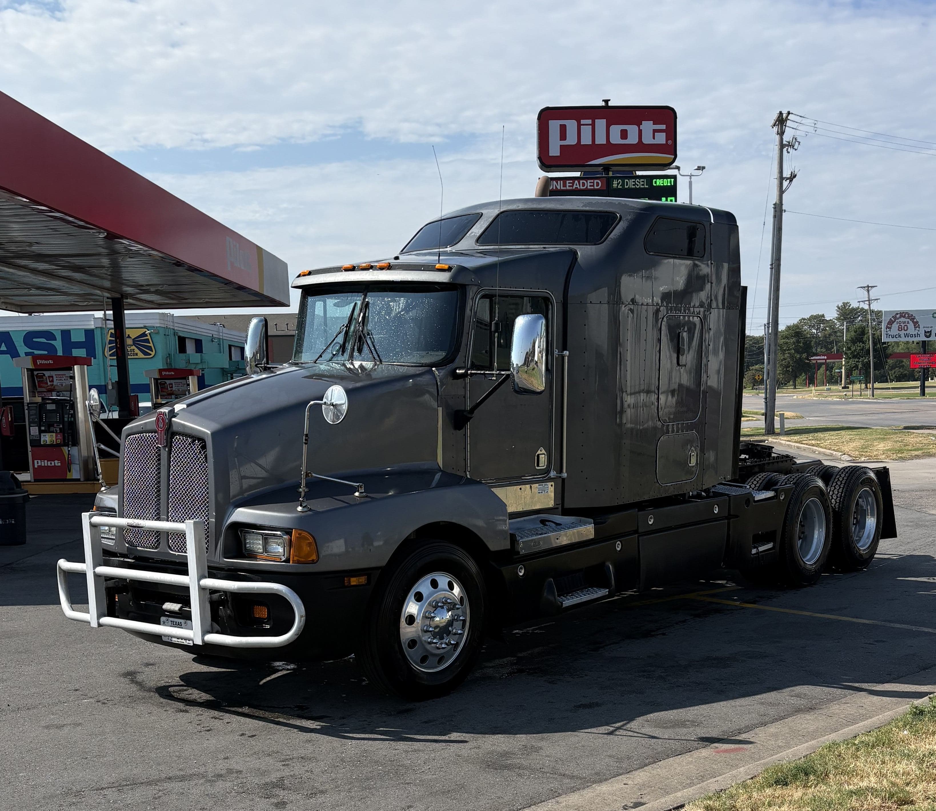 1999 Kenworth T600 image 7