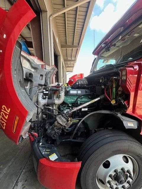 2023 Volvo VNL64T760 image 10