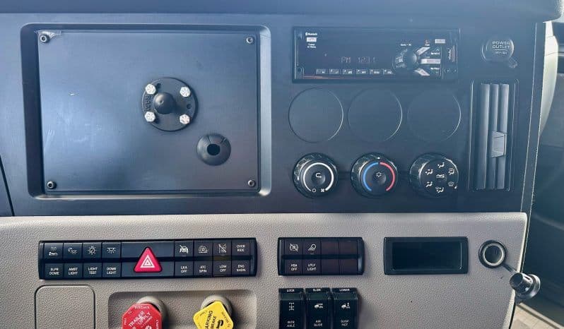 2021 Freightliner Cascadia 126 image 14
