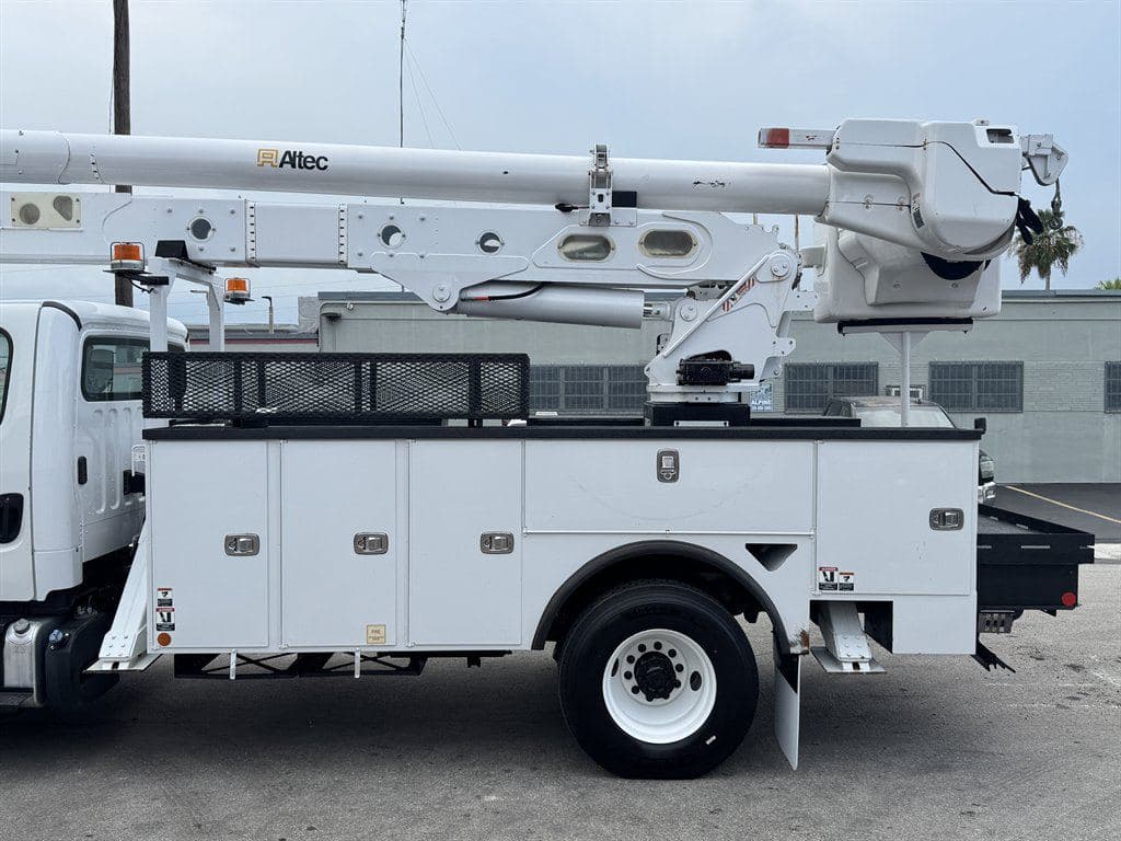 2018 Freightliner M2-106 image 7