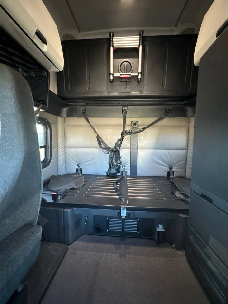 2022 Freightliner Cascadia 126 image 17