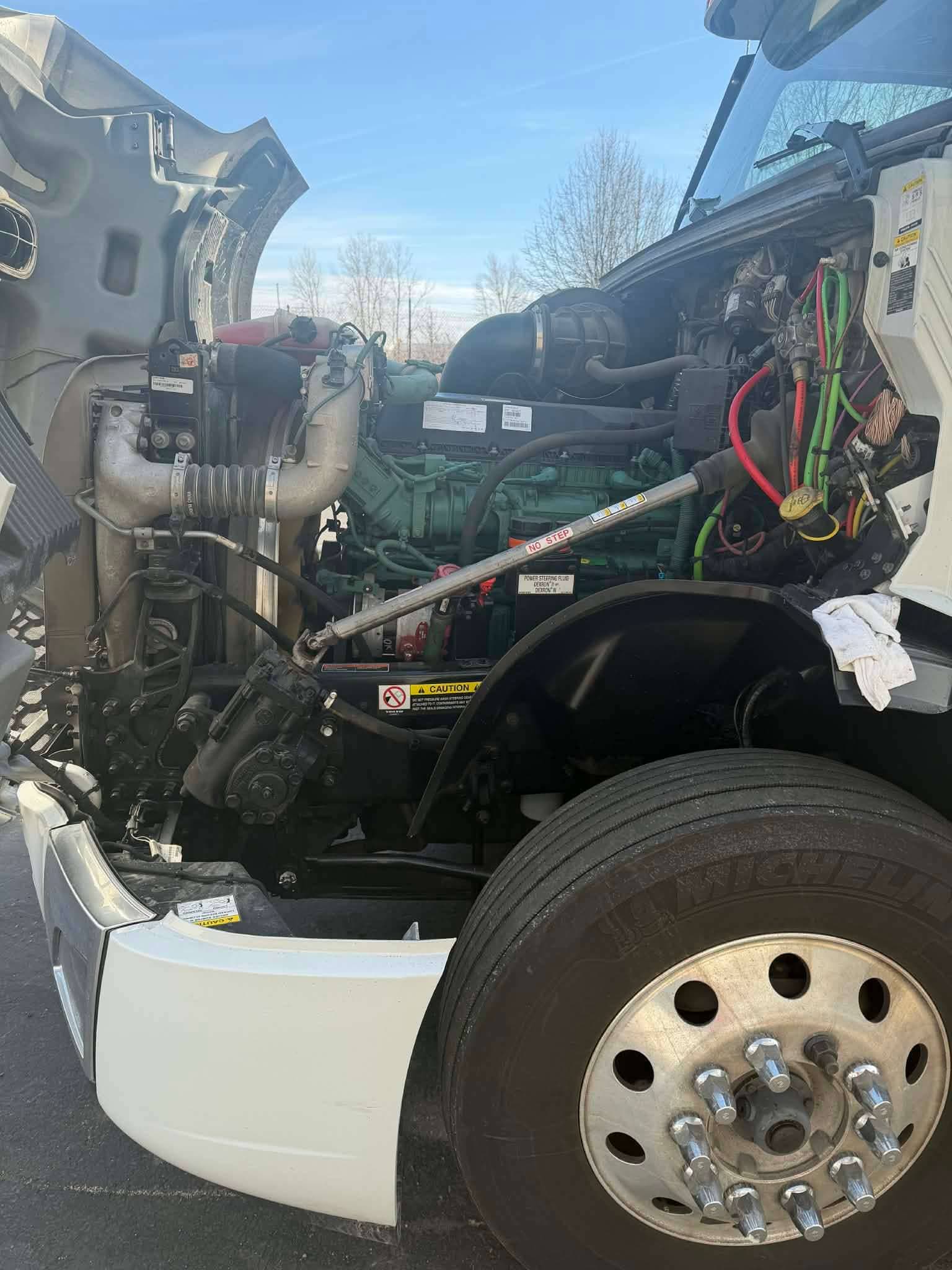 2024 Volvo VNL image 10