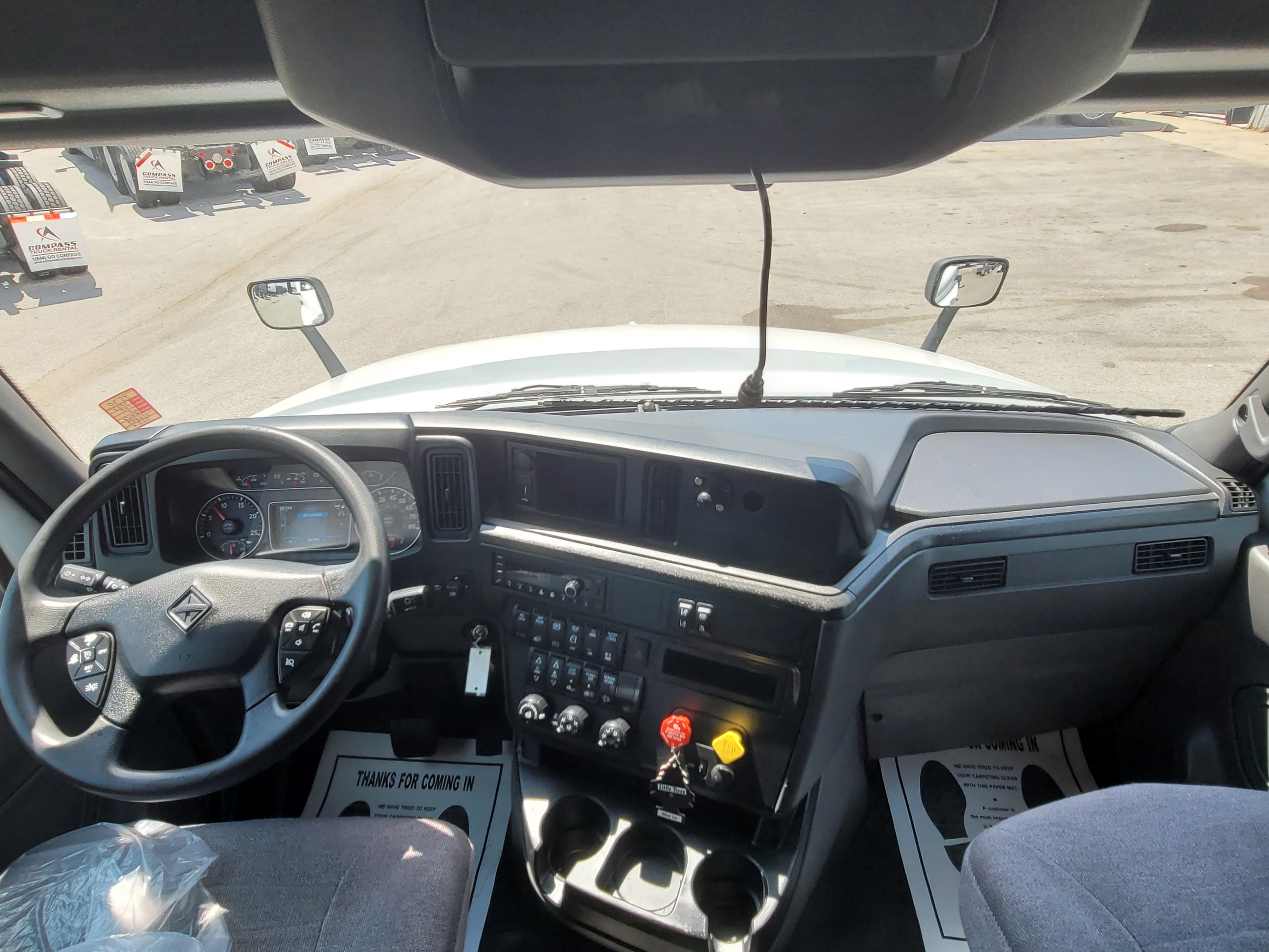 2022 International 1652 image 2