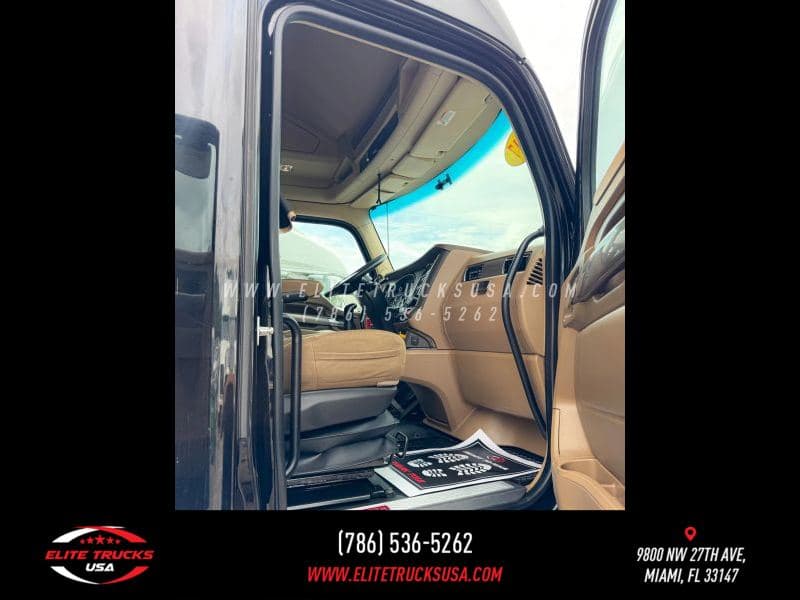 2017 Kenworth T680 image 25