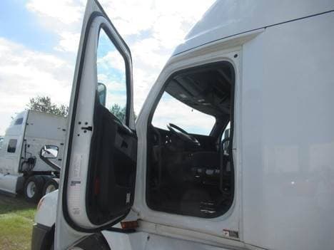 2020 Freightliner Cascadia image 12