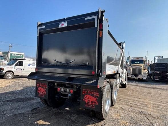 2025 Kenworth T880 image 3