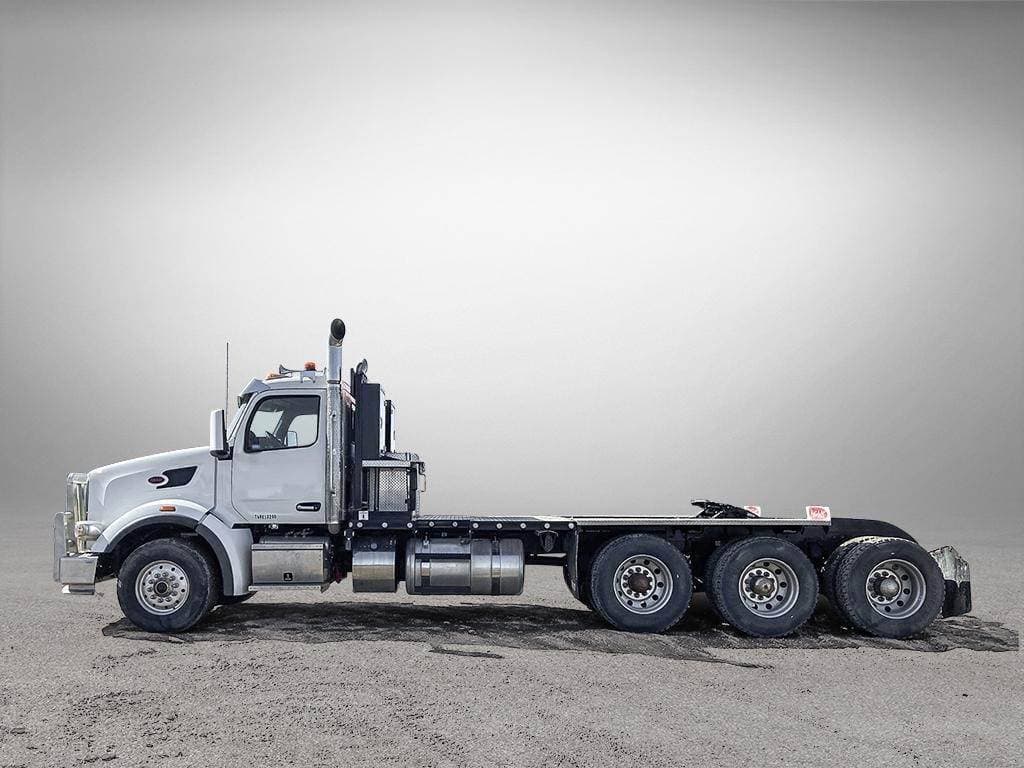 2023 Peterbilt 567 image 3