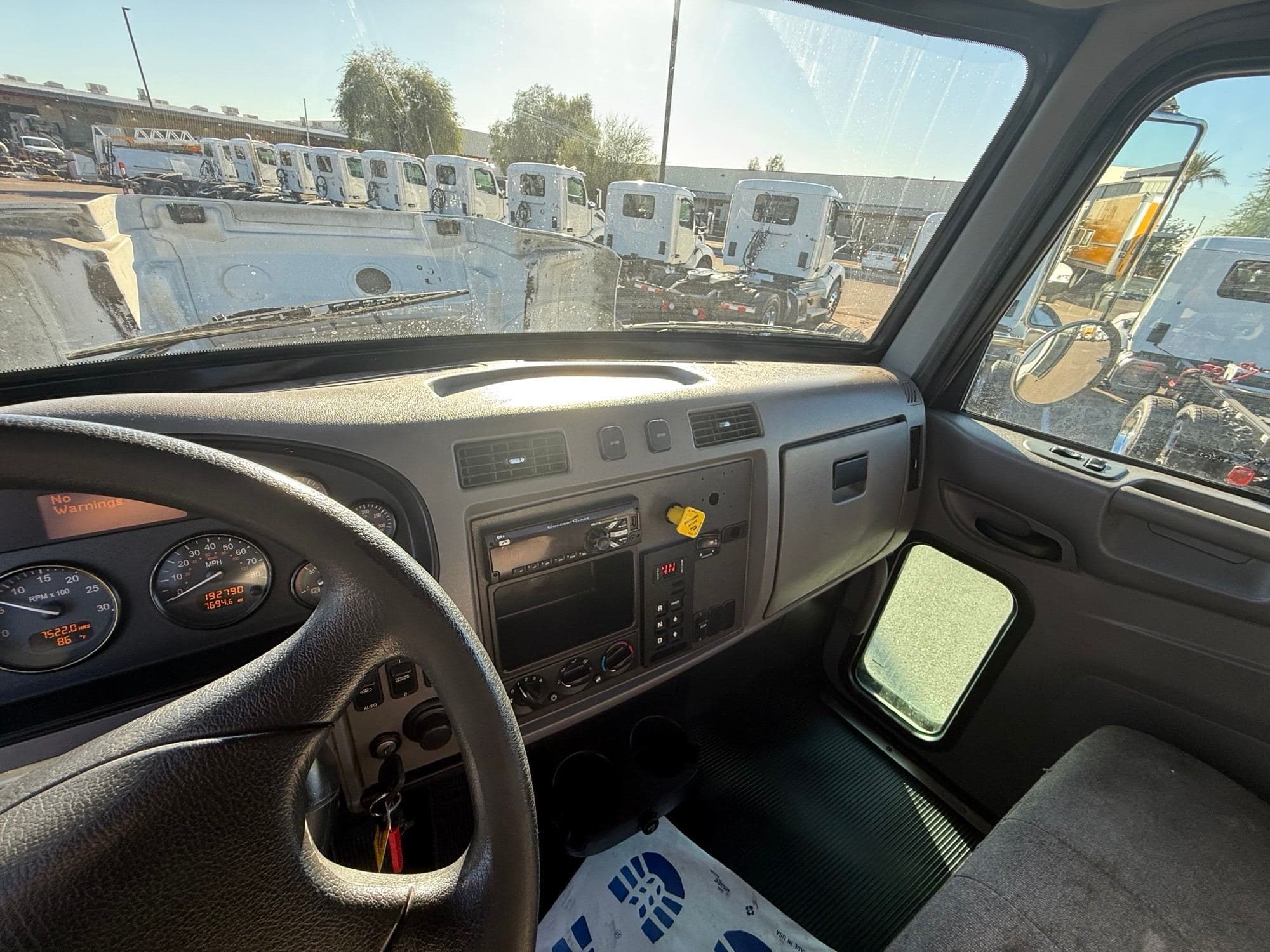 2020 Peterbilt 330 image 13