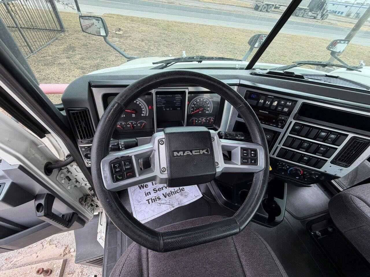 Used 2020 MACK ANTHEM Conventional - Day Cab in Fort Worth, TX image 8