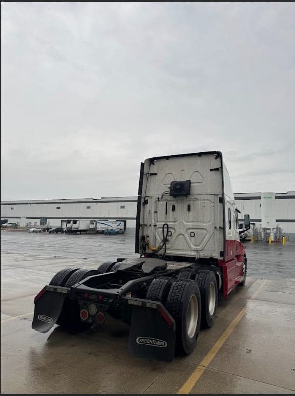 2022 Freightliner Cascadia image 4